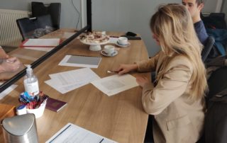 Eva Everloo tekent de statuten