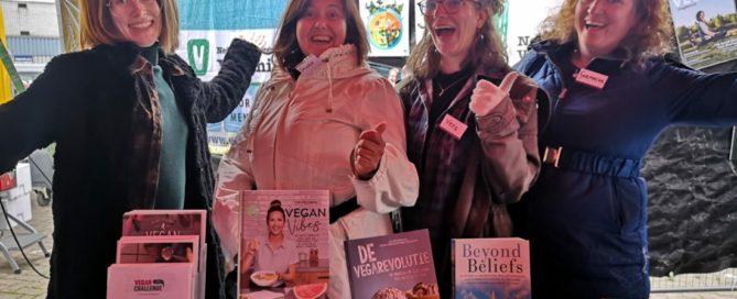 NVV Vrijwilligers in de stand tijdens Funky Vegan Festival in 2021