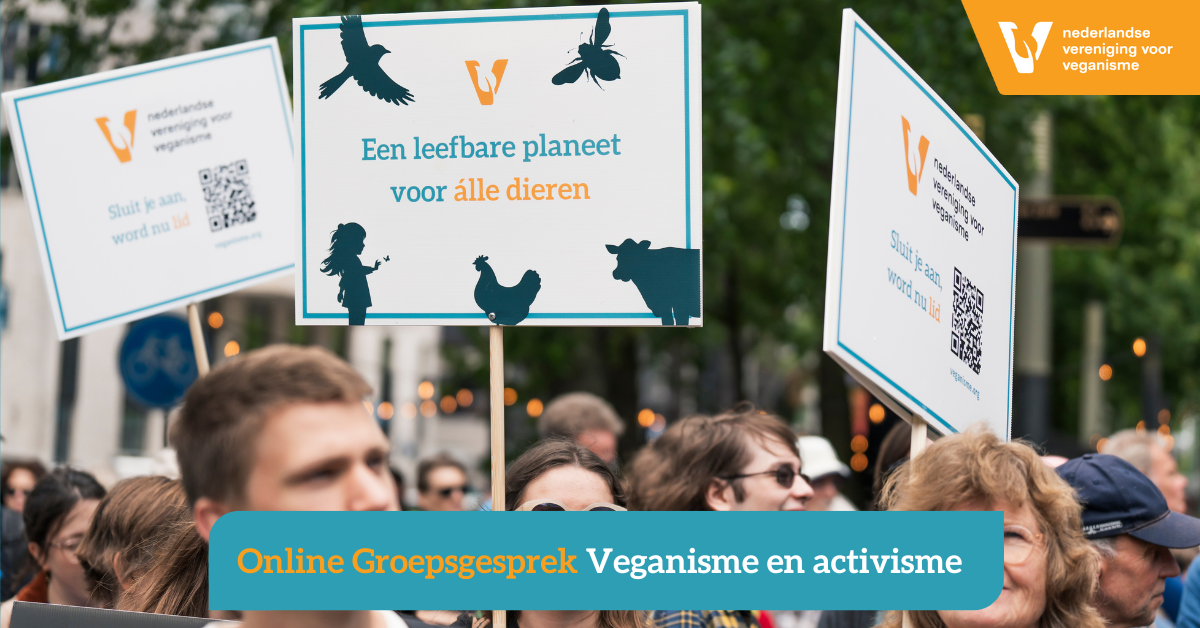 NVV leden voeren actie bij een klimaatmars. Op het protestbord staat 'Een leefbare planeet voor alle dieren'.