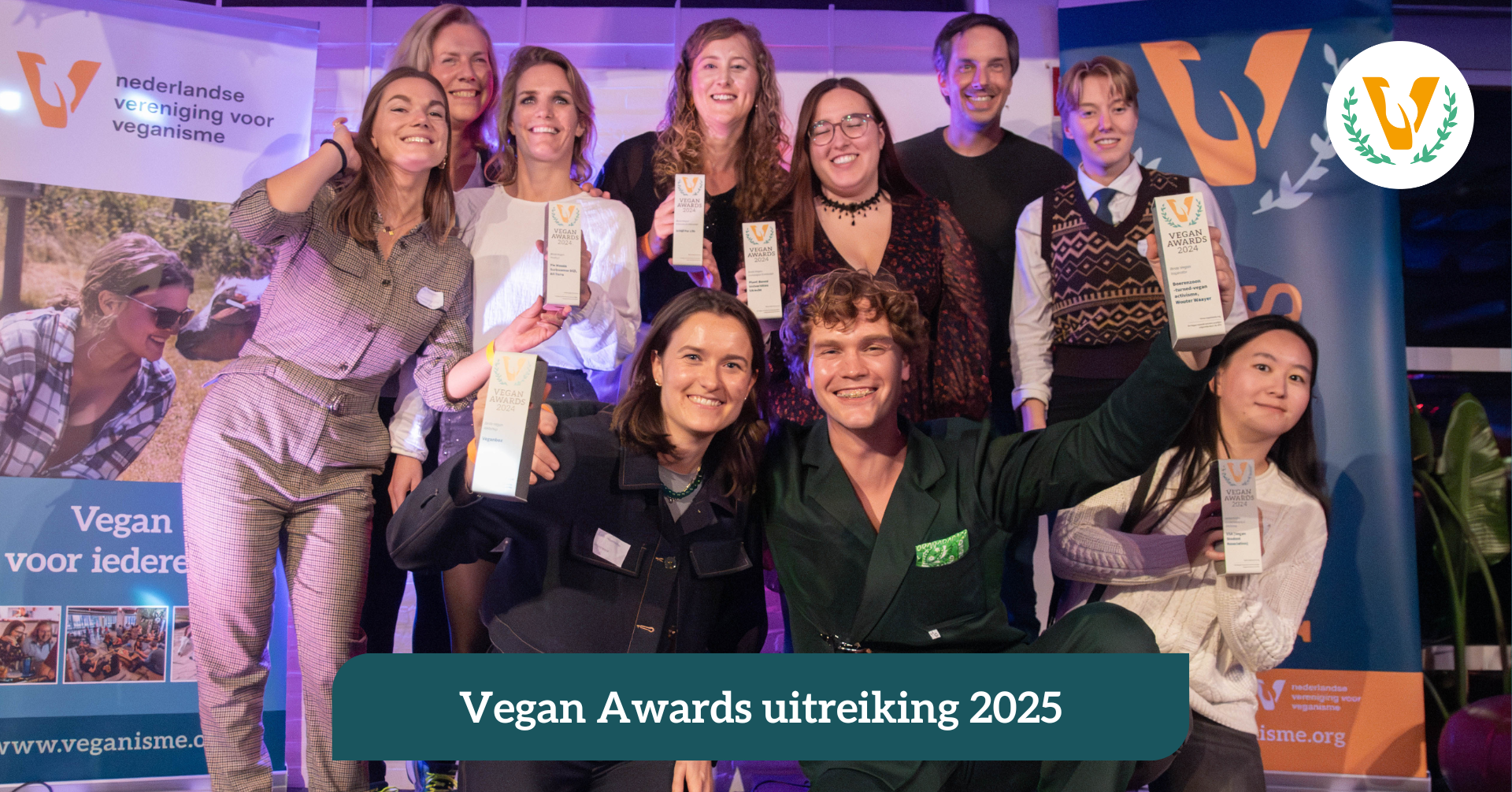 Een banner van het Vegan Awards evenement met een logo van de NVV