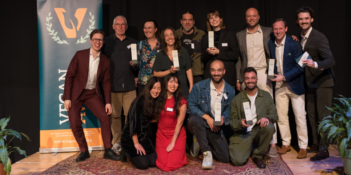 Groepsfoto van de winnaars van de Vegan Awards 2025