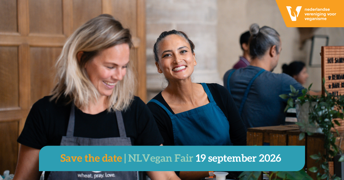 Save the date afbeelding voor de NLVF met twee lachende standhouders die zich klaarmaken voor het evenement