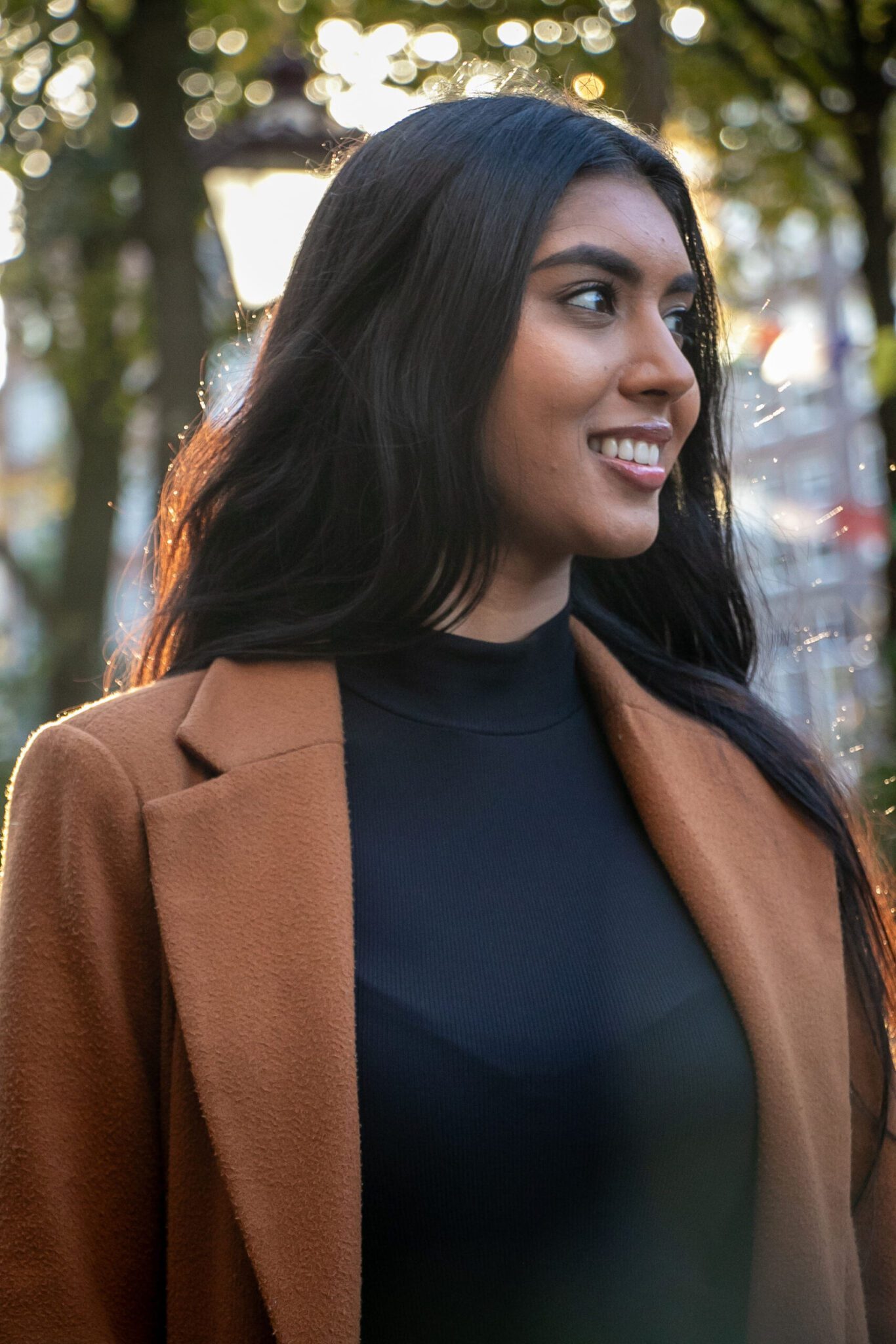 Ishara Jairam die poseert voor een foto.