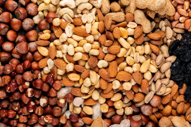 foto van verschillende noten zoals pecan, pistache, pinda, cashew