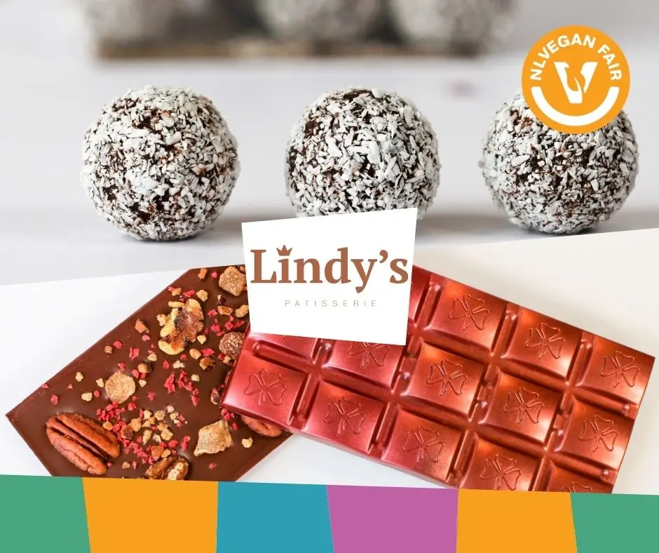 Lindy’s Patisserie_Veganfair_2026 Bonbons van Lindyś Patisserie met daarvoor hun logo en dat van NLVegan Fair.