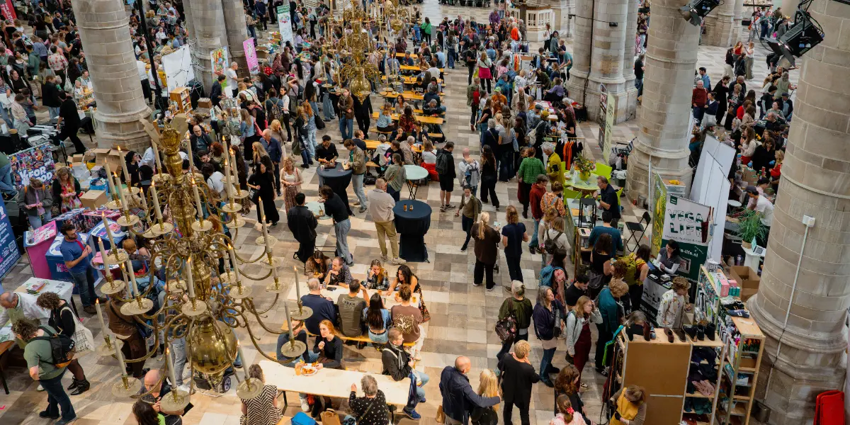 Foto van boven met drukte op NLVegan Fair