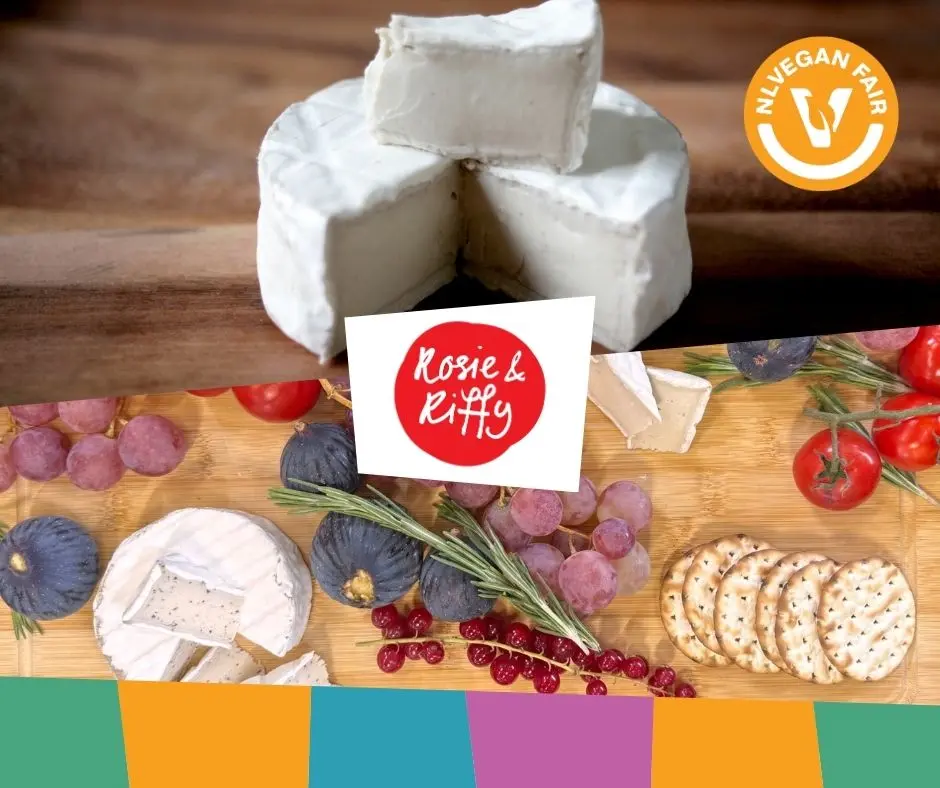 RosieandRiffy_Veganfair_2026 Afbeeldingen van vegan camembert en toastjes met daarvoor het logo van Rosie & Riffy en het logo van NLVegan Fair.