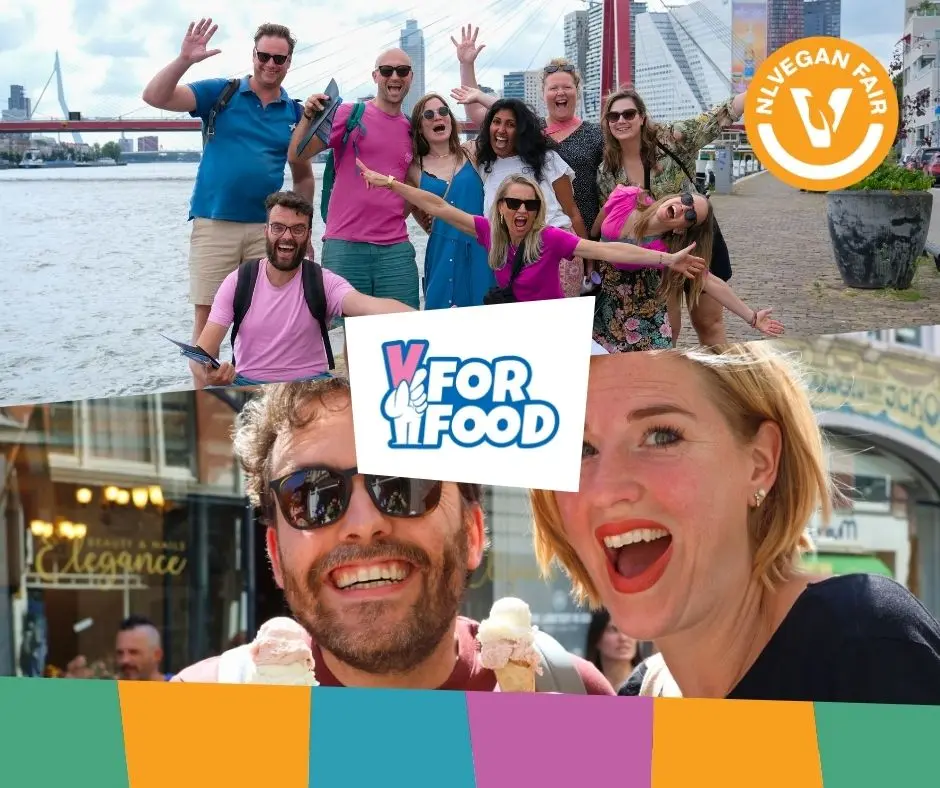 V for food_Veganfair_2026 Vrolijke mensen van V for food stadrondleidingen met daarvoor hun logo en het logo van NLVegan Fair