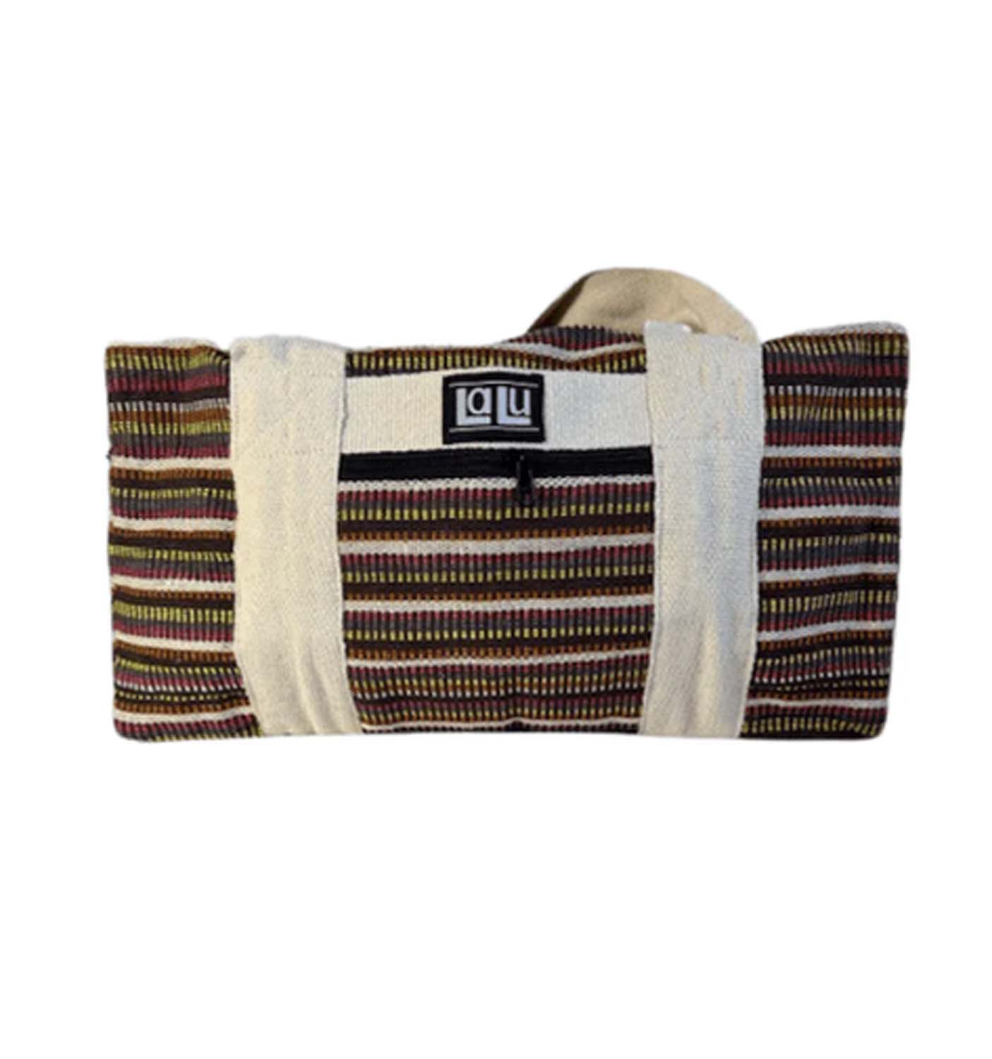 Duffle bag van hennep in beige met groen-geel-rode en witte strepen en zwart logo 'Lalu' met witte letters